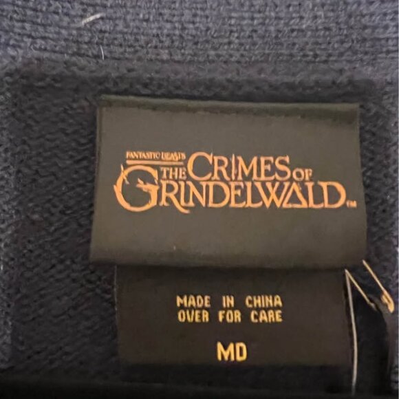 NWT Fantastic Beasts Cardigan Sweater Adult M The Crimes of Grindelwald Niffler - Picture 3 of 5